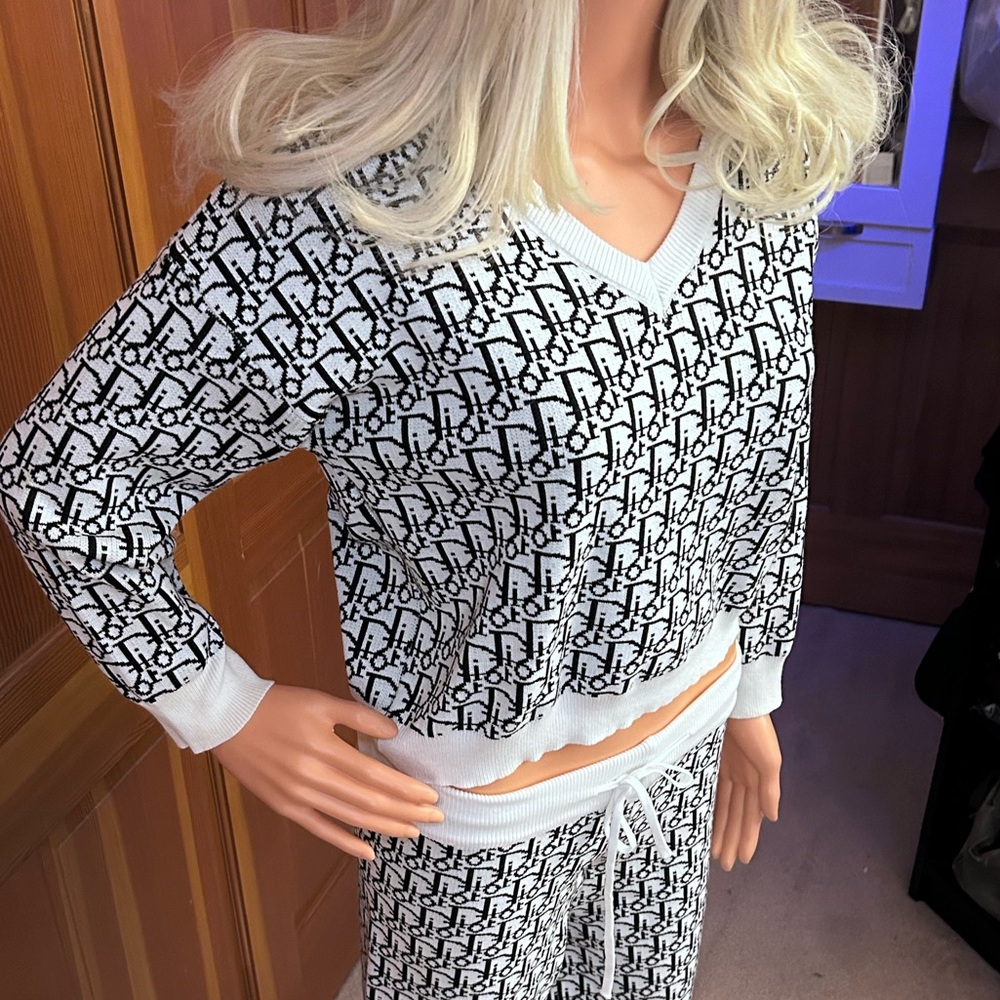 Authentic DIOR Two-Piece Loungewear Set - Picture 12 of 12